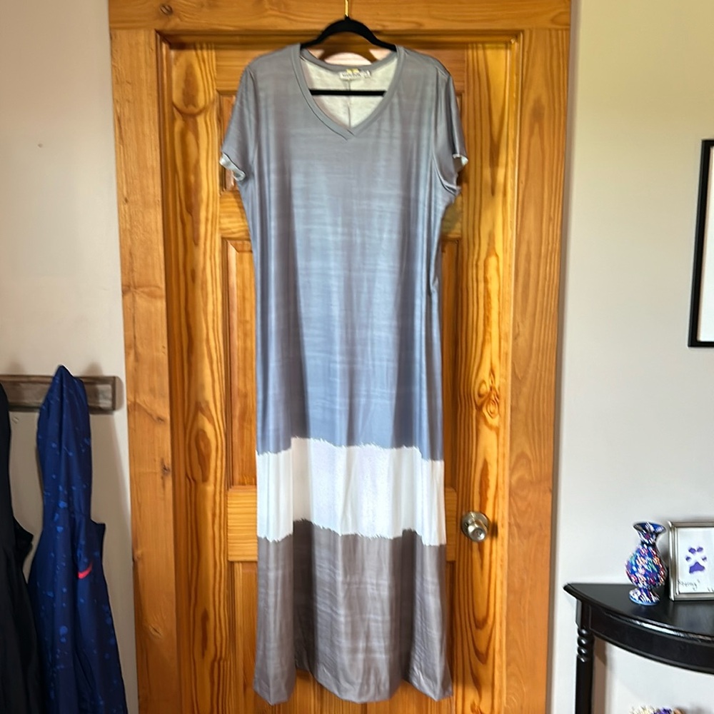 Light summer dress, short sleeve, blue, white, bronze.